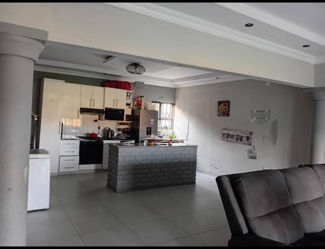 4 BEDROOM HOUSE FOR SALE IN NGWELEZANA